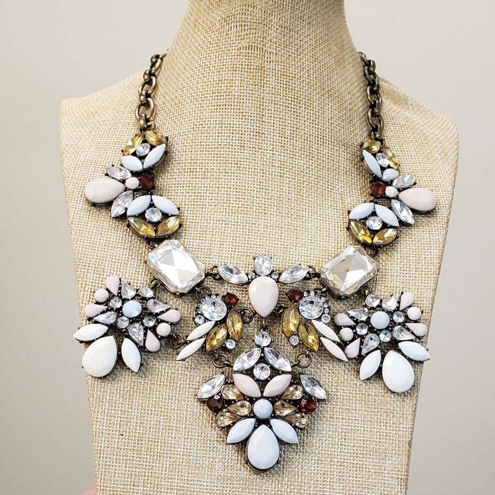 Vintage, luxe glass crystal brass tone jeweled bib statement necklace - Picture 2 of 16